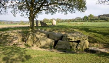 A la découverte des menhirs et des dolmens à Wéris site en plein air