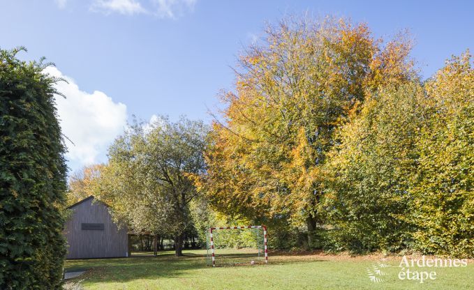 Luxe villa met binnenzwembad in Bastogne voor 24 personen