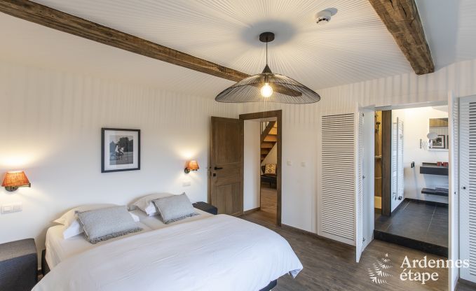 Prachtig chteau in Bertrix: accommodatie voor 20 personen met binnenzwembad, sauna en jacuzzi