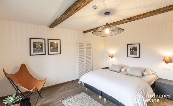 Prachtig chteau in Bertrix: accommodatie voor 20 personen met binnenzwembad, sauna en jacuzzi