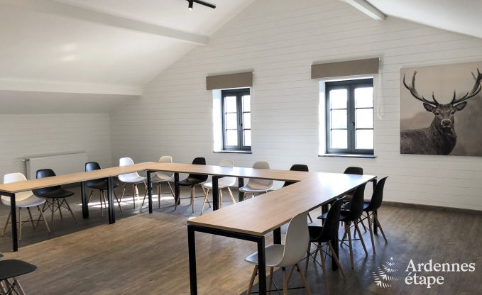 Prachtig chteau in Bertrix: accommodatie voor 20 personen met binnenzwembad, sauna en jacuzzi