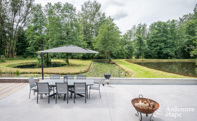 Vakantiewoning met zwembad en visvijver in Couvin, Ardennen