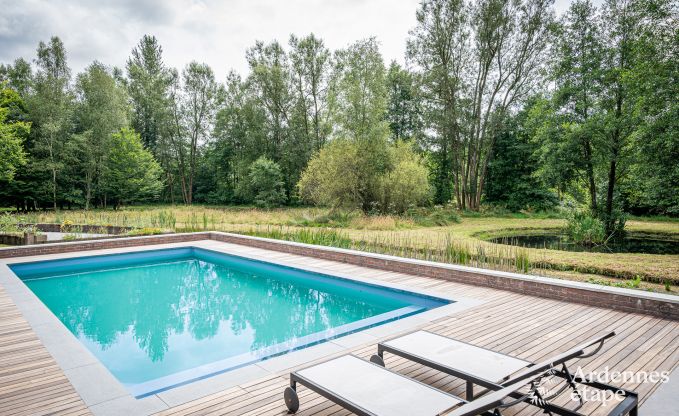 Vakantiewoning met zwembad en visvijver in Couvin, Ardennen