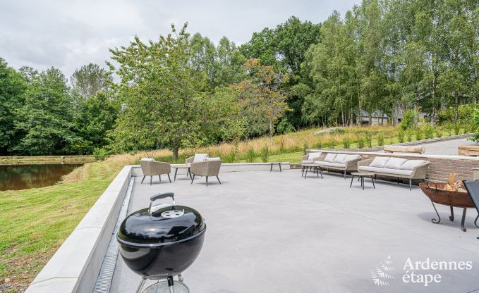 Vakantiewoning met zwembad en visvijver in Couvin, Ardennen