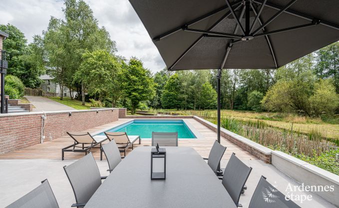 Vakantiewoning met zwembad en visvijver in Couvin, Ardennen