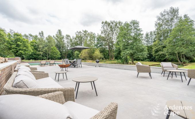 Vakantiewoning met zwembad en visvijver in Couvin, Ardennen