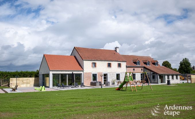 Vakantiehuis met binnenzwembad in Froidchapelle, Ardennen