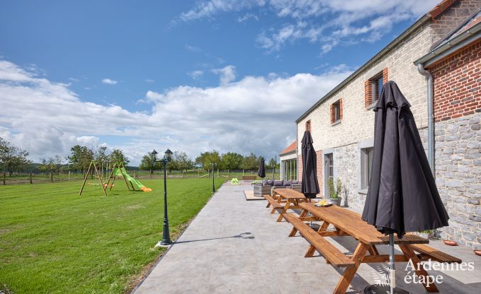 Vakantiehuis met binnenzwembad in Froidchapelle, Ardennen