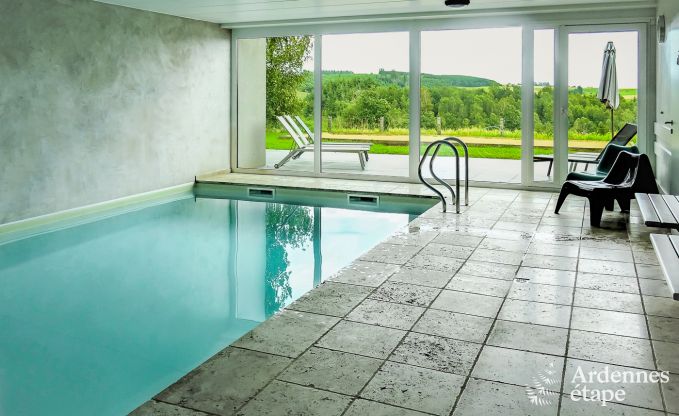 Luxe villa in Houffalize: accommodatie voor 22 personen met zwembad, sauna en tuin in de Ardennen