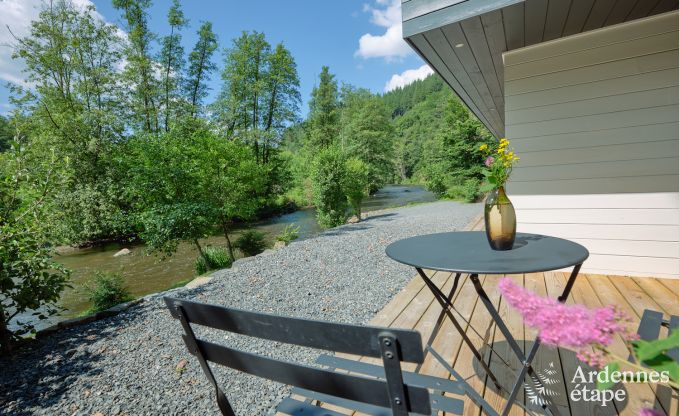 Milieuvriendelijke chalet in La Roche-en-Ardenne, op de oever van de Ourthe