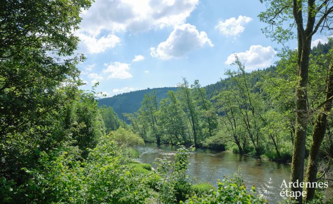 Milieuvriendelijke chalet in La Roche-en-Ardenne, op de oever van de Ourthe