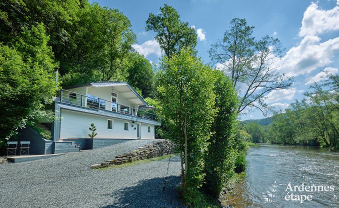 Milieuvriendelijke chalet in La Roche-en-Ardenne, op de oever van de Ourthe