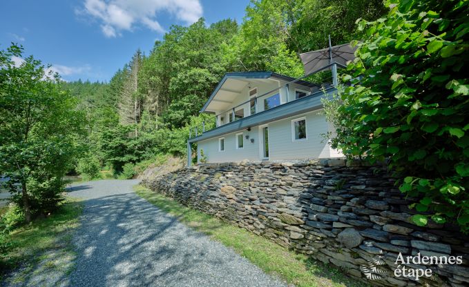 Milieuvriendelijke chalet in La Roche-en-Ardenne, op de oever van de Ourthe