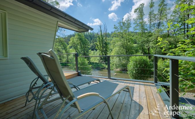 Milieuvriendelijke chalet in La Roche-en-Ardenne, op de oever van de Ourthe