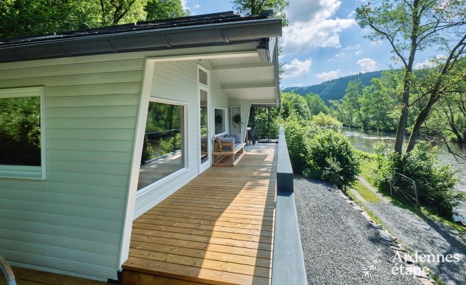 Milieuvriendelijke chalet in La Roche-en-Ardenne, op de oever van de Ourthe