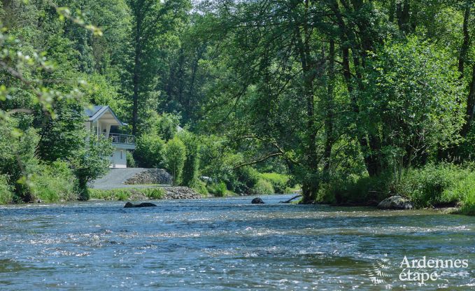 Milieuvriendelijke chalet in La Roche-en-Ardenne, op de oever van de Ourthe