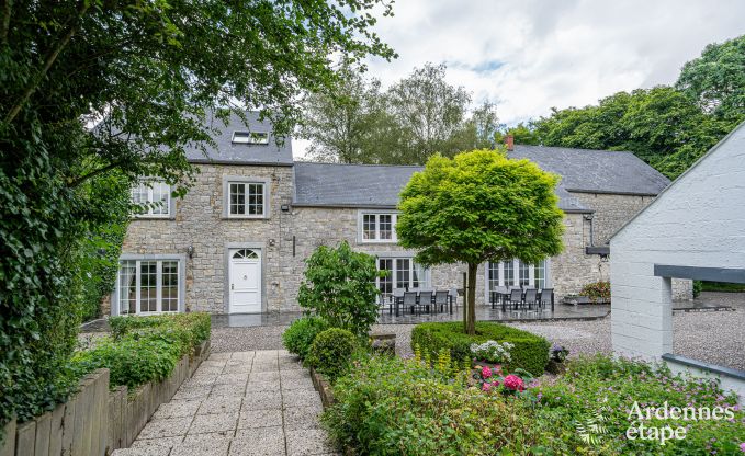 Authentieke vakantiewoning voor 15 met paardenboxen in Mettet, Ardennen