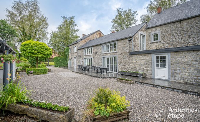 Authentieke vakantiewoning voor 15 met paardenboxen in Mettet, Ardennen