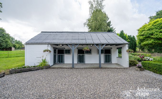 Authentieke vakantiewoning voor 15 met paardenboxen in Mettet, Ardennen