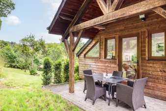 Chalet voor 4 in Redu, Ardennen - 2 slaapkamers, 2 honden welkom, terras