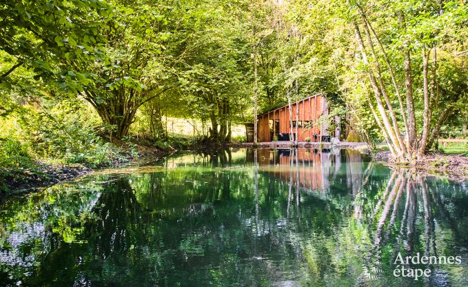 Afgelegen chalet aan vijver in Saint-Hubert, Ardennen