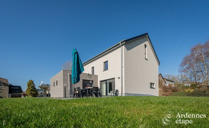 Gezellig vakantiehuis met zwembad  in Sainte-Ode, Ardennen